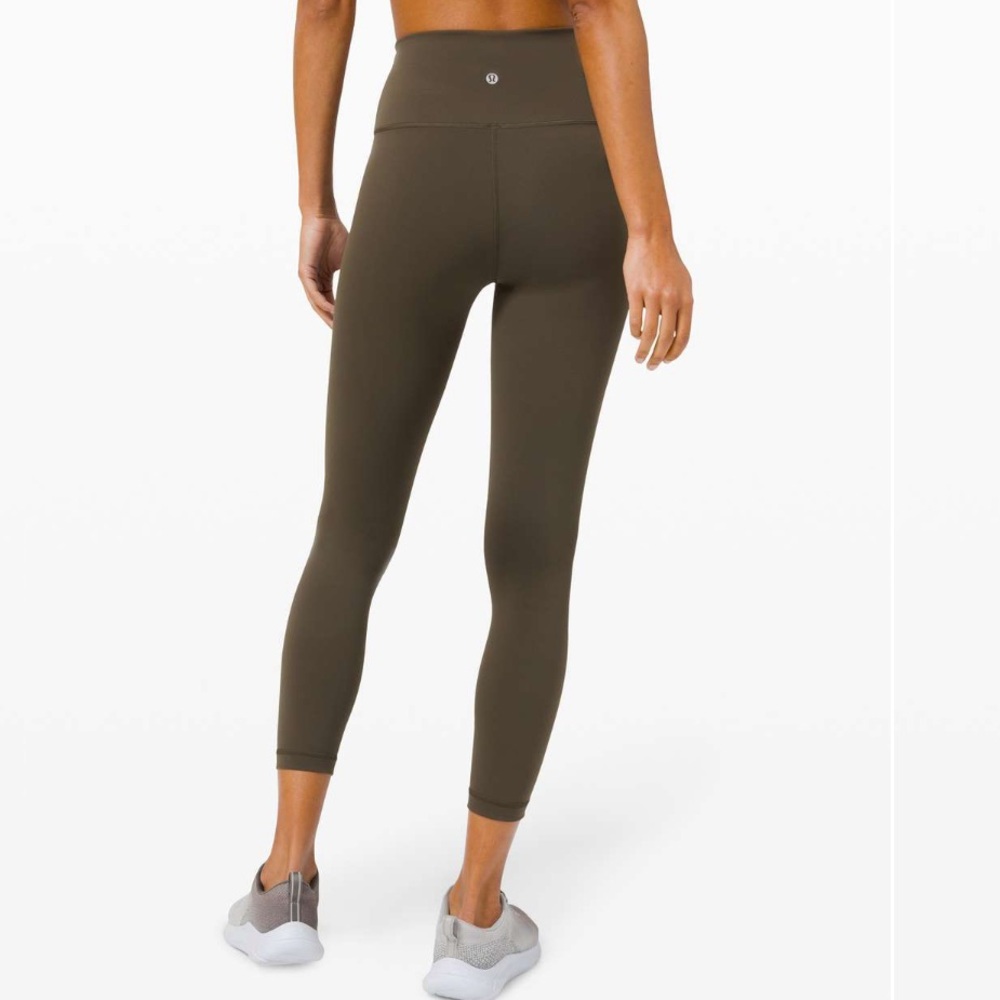 Lululemon Wunder Train High-Rise Tight 25"
Dark Olive size 2
